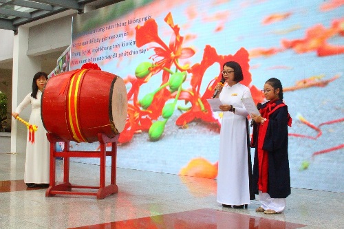 Chùm ảnh: Lễ ra trường và tri ân thầy cô đầy xúc động của Trường Tiểu học Trung Tự